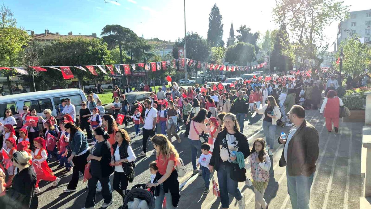 Tekirdağ'da 23 Nisan Coşkusu: Görkemli Yürüyüş Düzenlendi