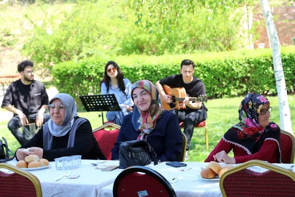 Tokat Üniversitesi'nde Palyatif Bakım Hastalarına Müzikli Destek