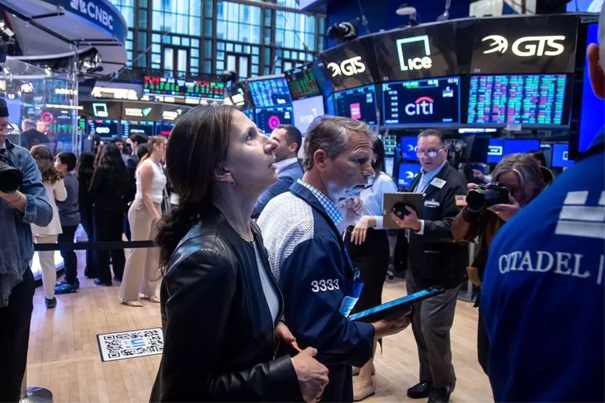 Trump, FED Başkanı Powell'ı Eleştiriyor ve Ekonomi Korkuları Artıyor