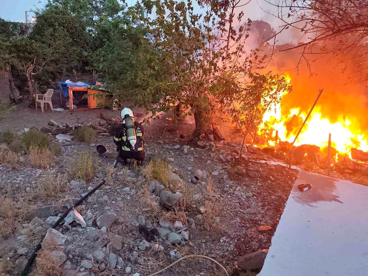 Hatay'da Çadır Yangını: Tüp Patladı, Korku Dolan Sahneler
