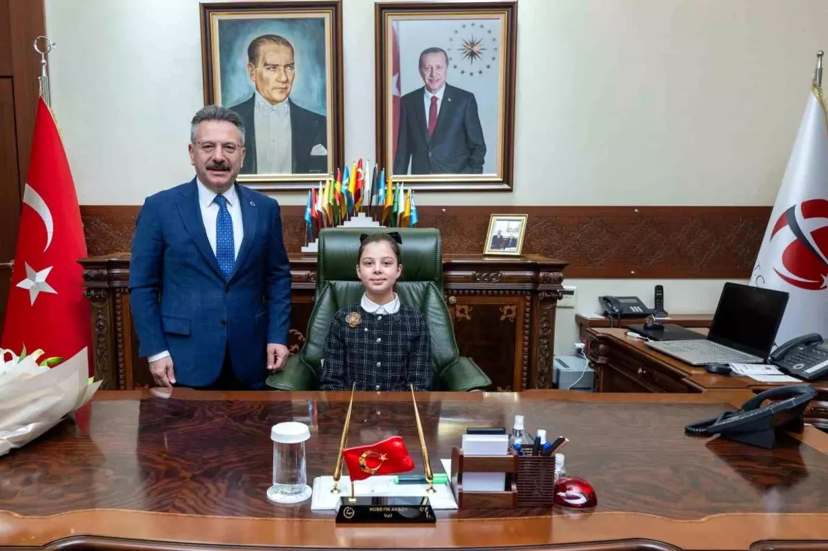 Vali Aksoy 23 Nisan'da koltuğunu minik Hatice'ye devretti