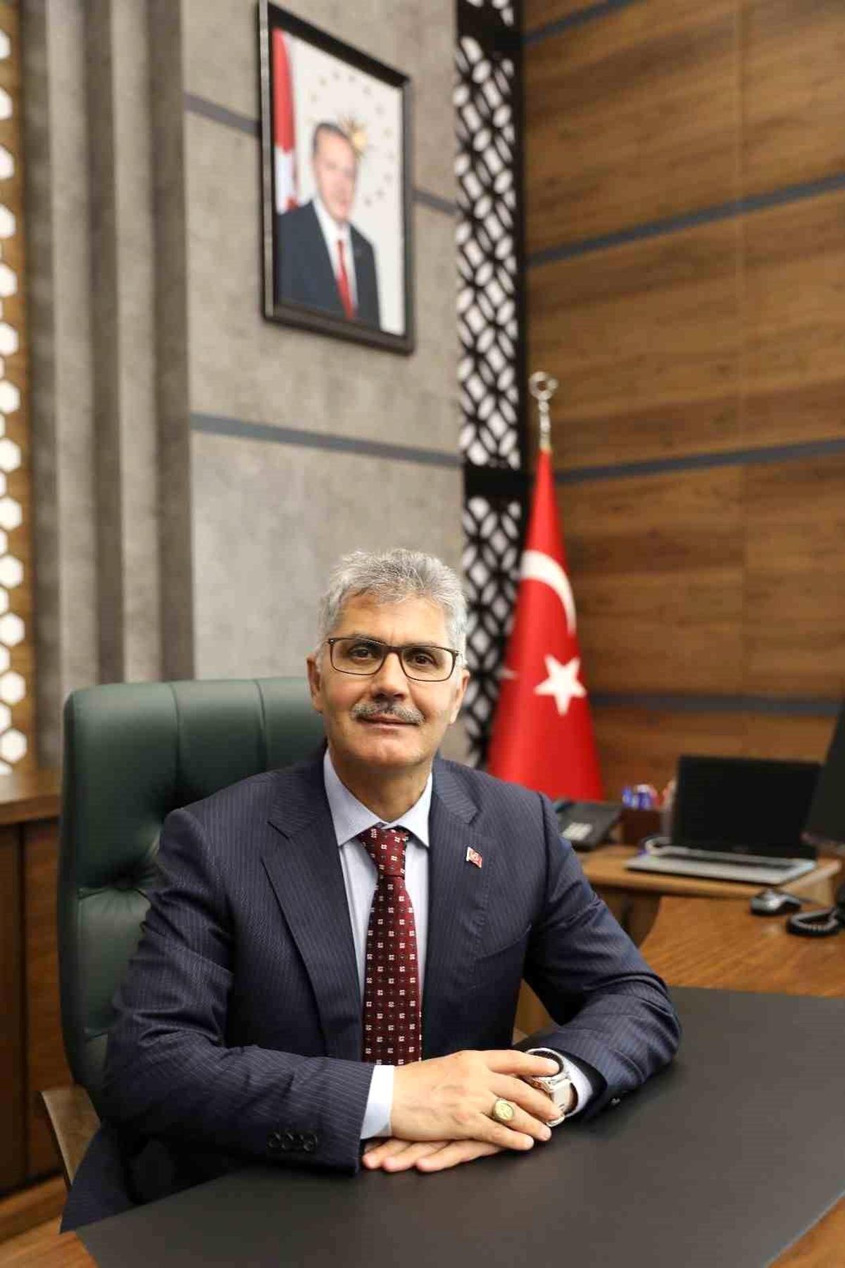 Niğde Valisi Cahit Çelik'ten 23 Nisan Kutlama Mesajı
