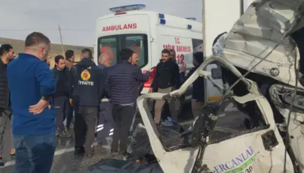 Van trafik kazasında ölenlerin isimleri açıklandı mı? Hakkari trafik kazasında ölenlerin isimleri açıklandı mı?