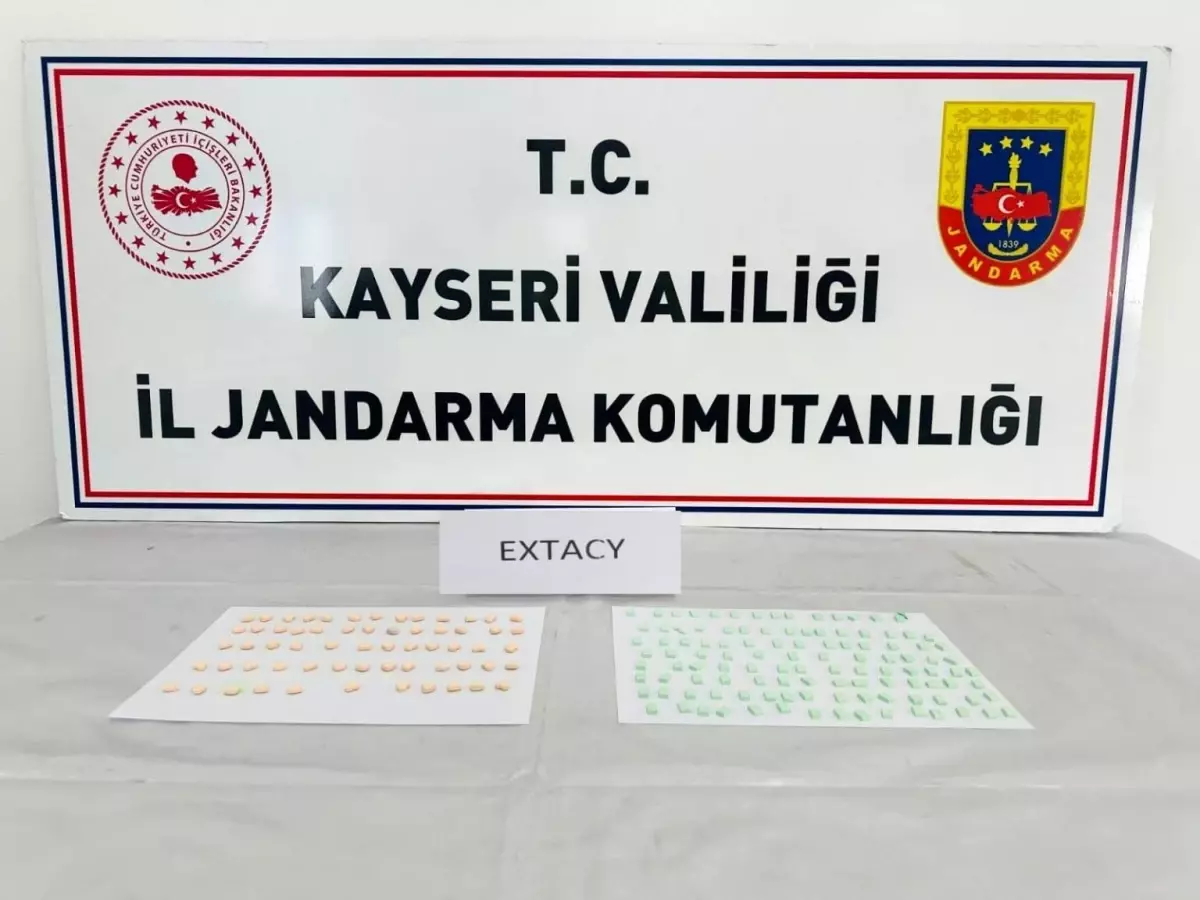 Kayseri'de Jandarma Uyuşturucu Hap Tuttu