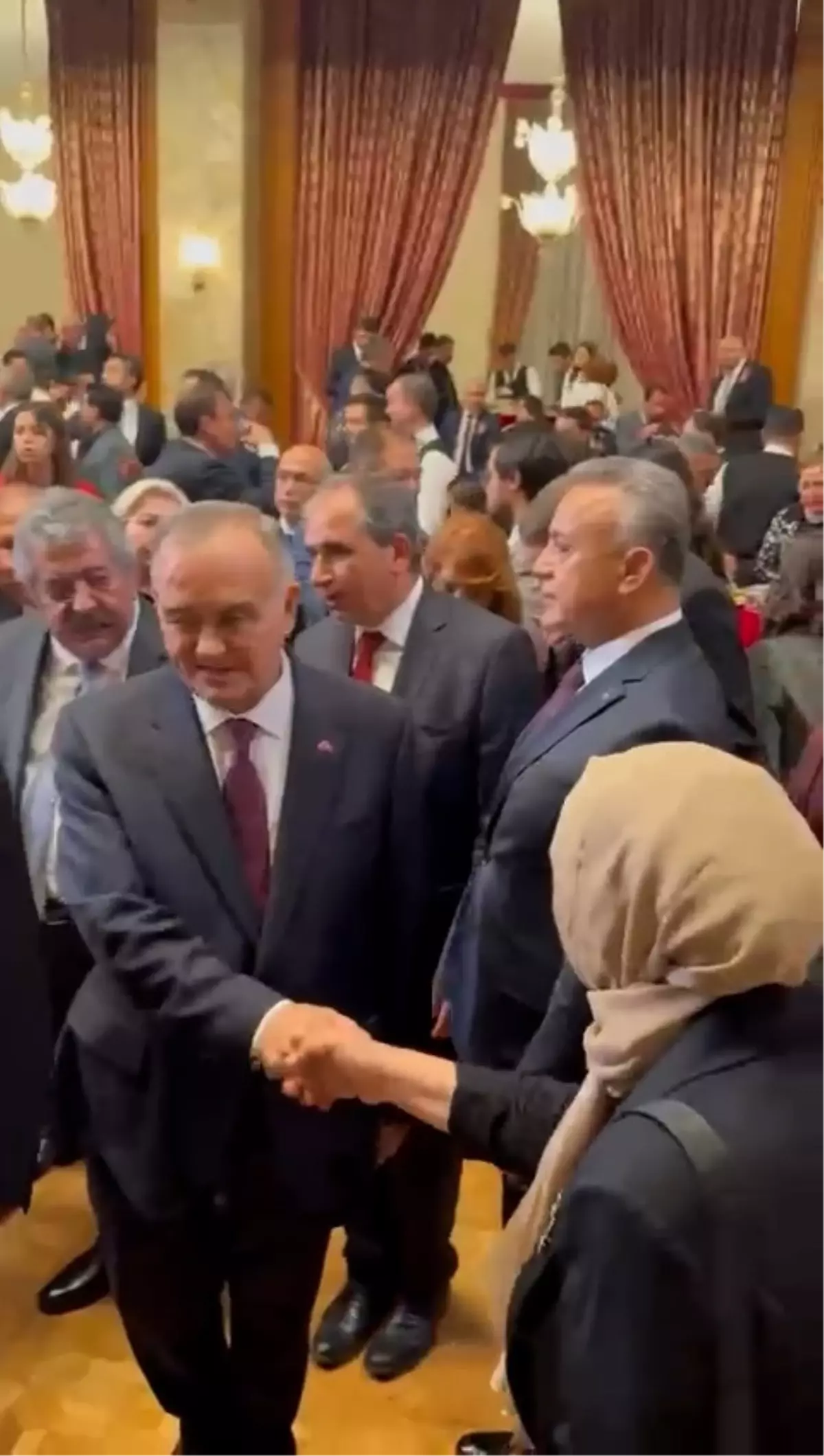 11 yıl sonra ilk! DEM Parti 23 Nisan resepsiyonuna katıldı: MHP ile tokalaştılar