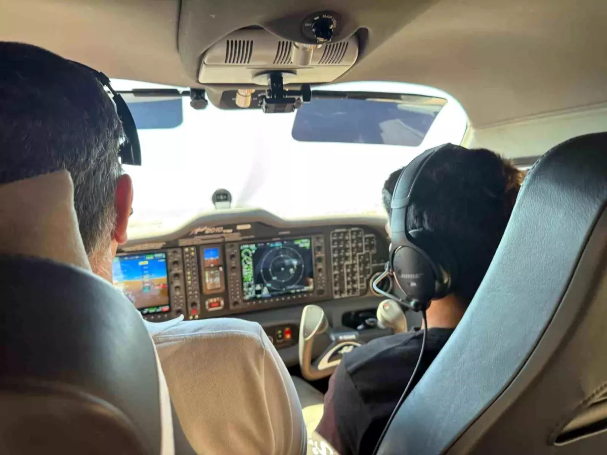 23 Nisan'da pilot koltuğuna geçen çocuklar Ankara semalarında uçtu