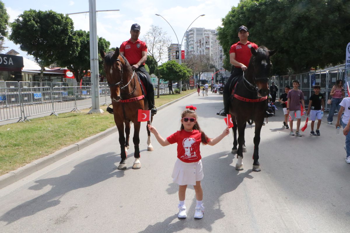 Adana'da 23 Nisan Coşkuyla Kutlandı