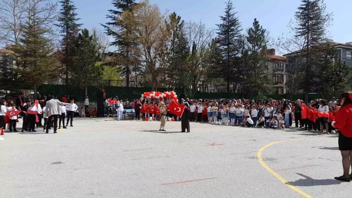 Yüksel Varlı İlkokulu Öğrencilerinden Coşkulu 23 Nisan Gösterisi
