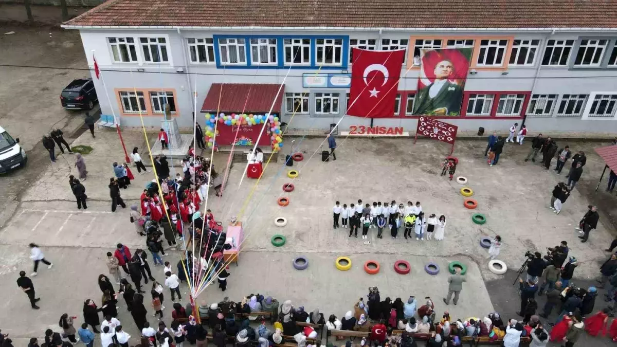Bafra'da 23 Nisan Coşkusu: Çocuklar Geleneksel Oyunlarla Eğlendi