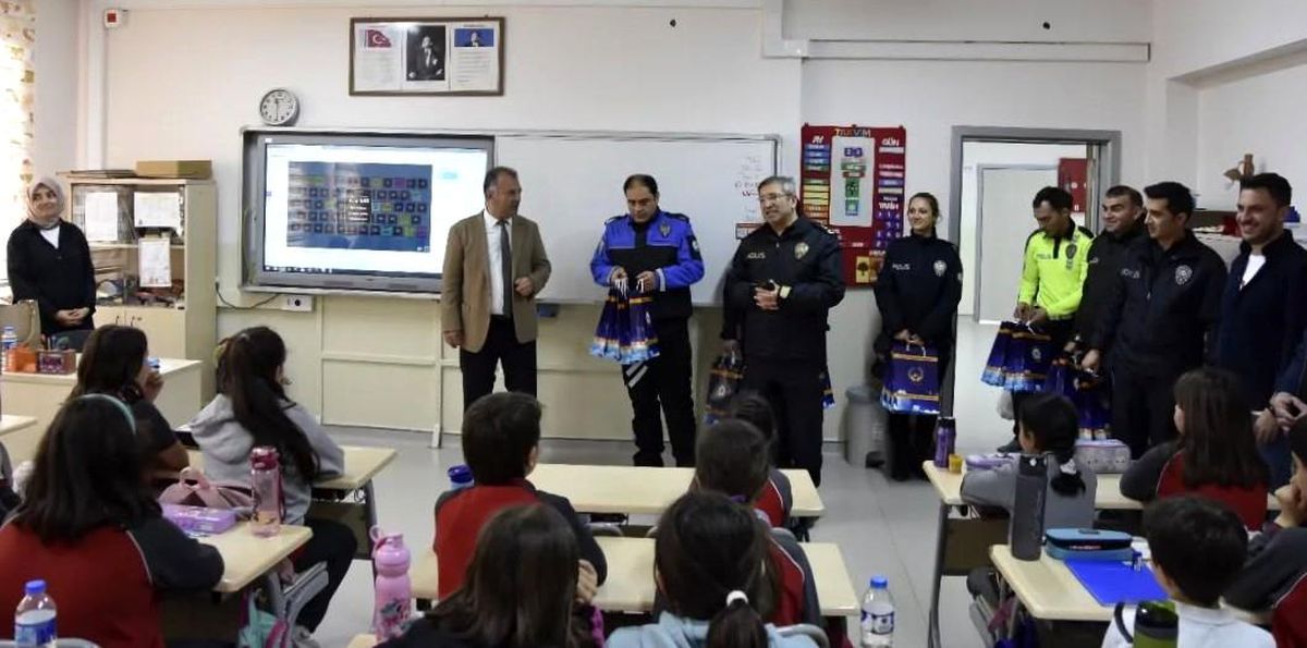 Bayburt'ta 23 Nisan Coşkusu: Öğrencilere Sürpriz Hediye