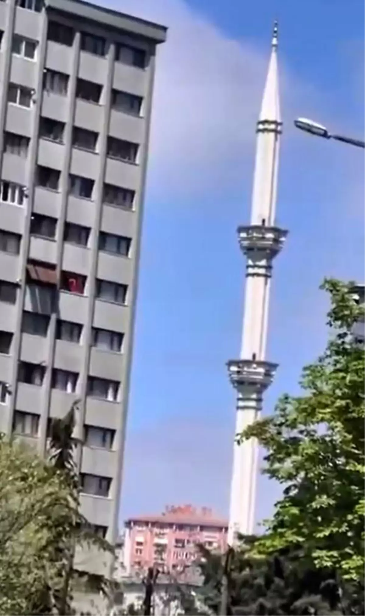İstanbul'da 6.2 Büyüklüğündeki Deprem Minareyi Salladı