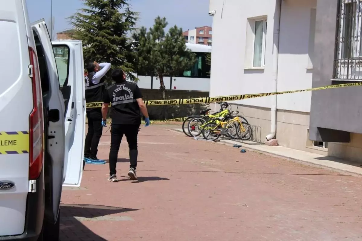 Cam Silerken Düşen Yaşlı Kadın Hayatını Kaybetti
