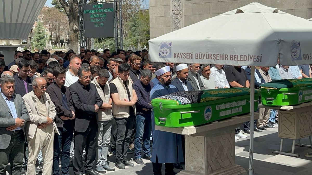 Kayseri'de Düşme Sonucu Hayatını Kaybeden Kadın Toprağa Verildi