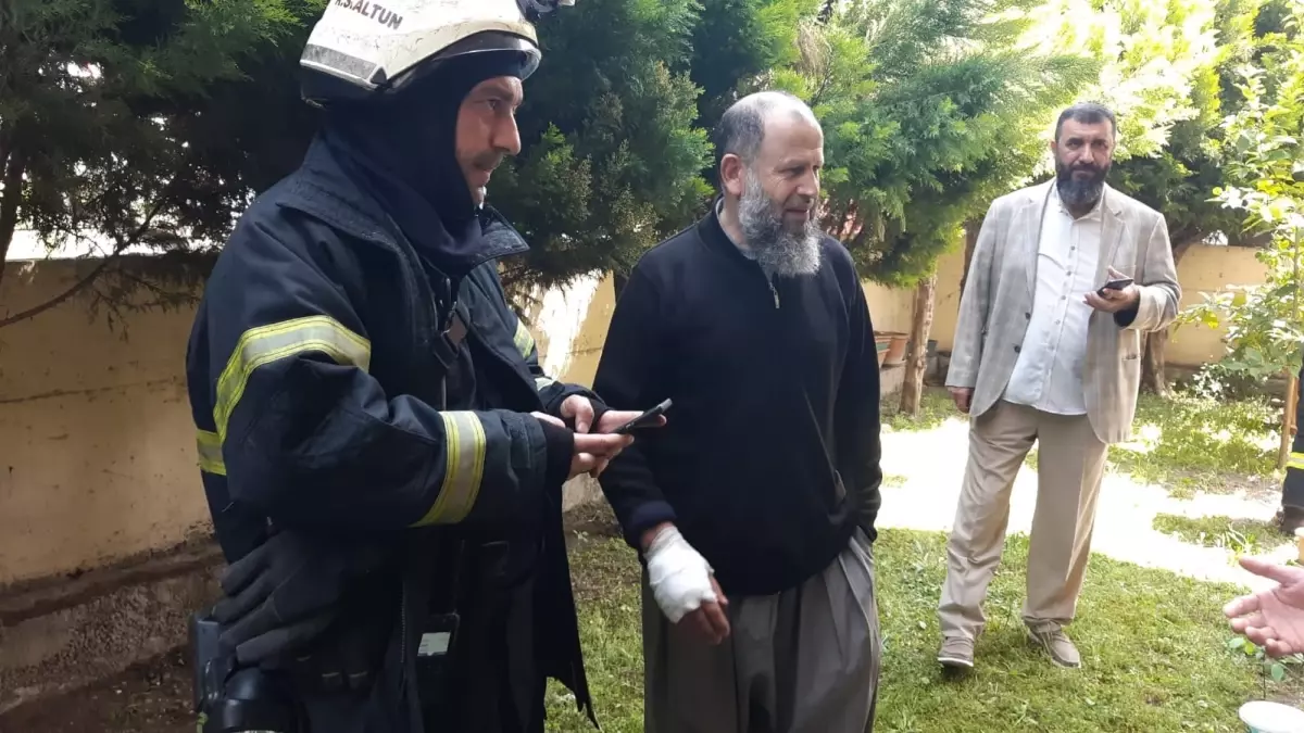 Körfez'de Çatıda Yangın: Ev Sahibi Yaralandı
