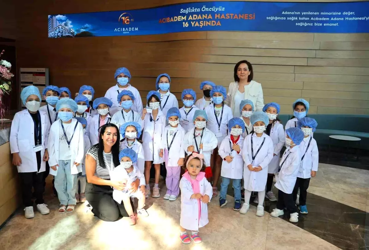 Adana'da 23 Nisan Coşkusunda 'Hayalim Doktor Olmak' Projesi
