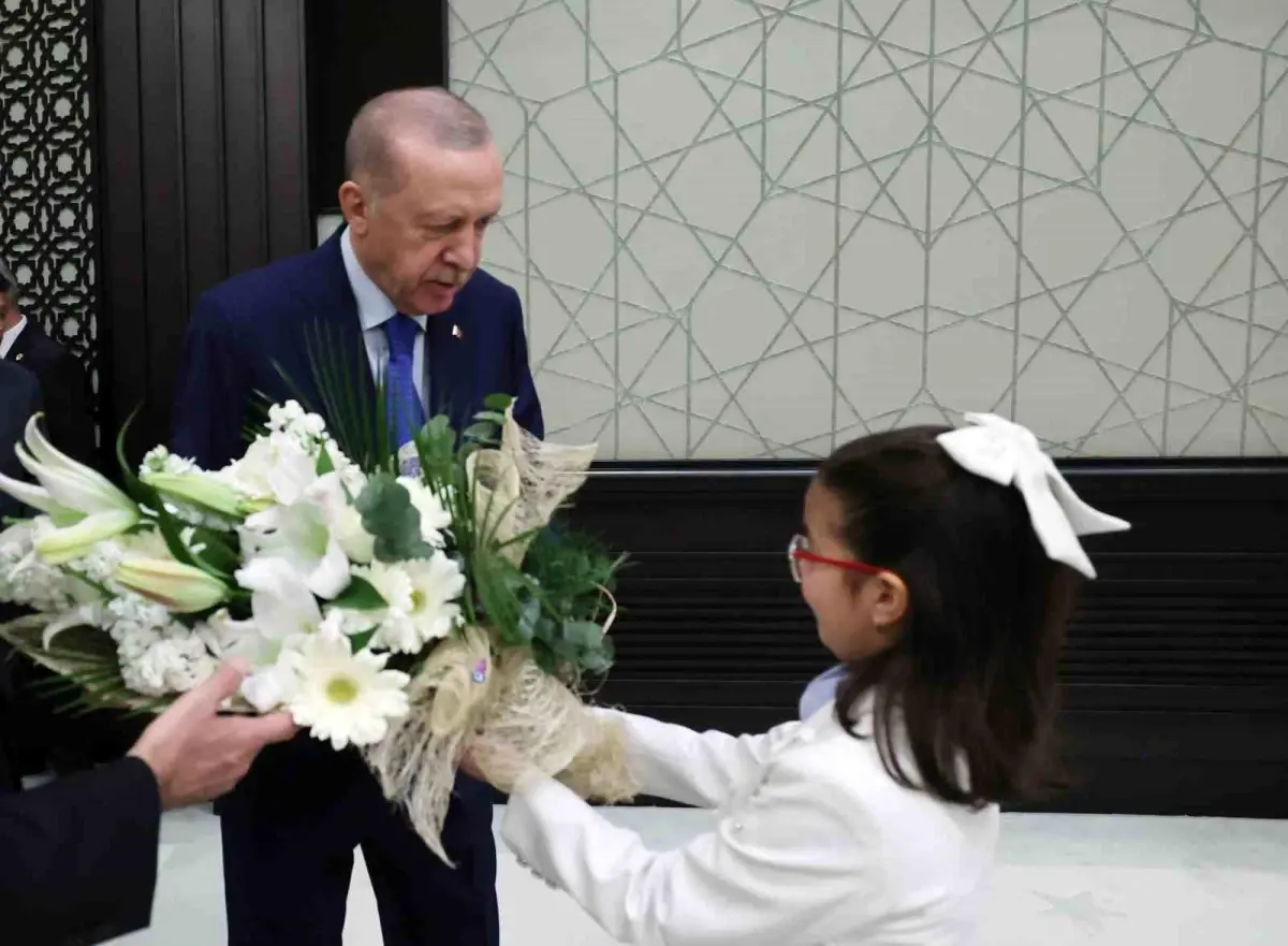 Cumhurbaşkanı Erdoğan, 23 Nisan'da minik misafirlerini ağırladı