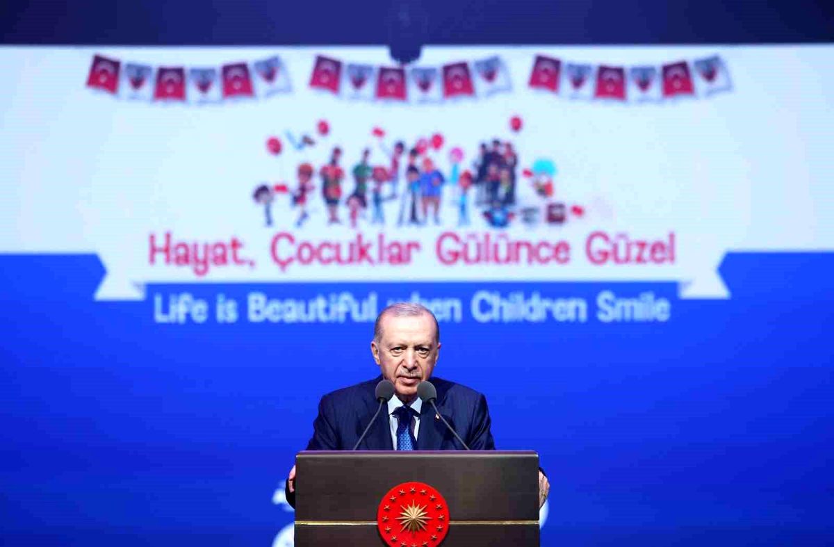 Cumhurbaşkanı Erdoğan: 'AFAD ve Sağlık Bakanlığımız, devletimizin tüm birimleri teyakkuz halinde, arama tarama çalışmaları hassasiyetle devam ediyor'
