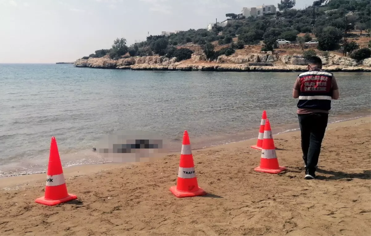 Mersin'de Denizde Cansız Bedeni Bulunan Adamın Cenazesi Adli Tıp'a Gönderildi