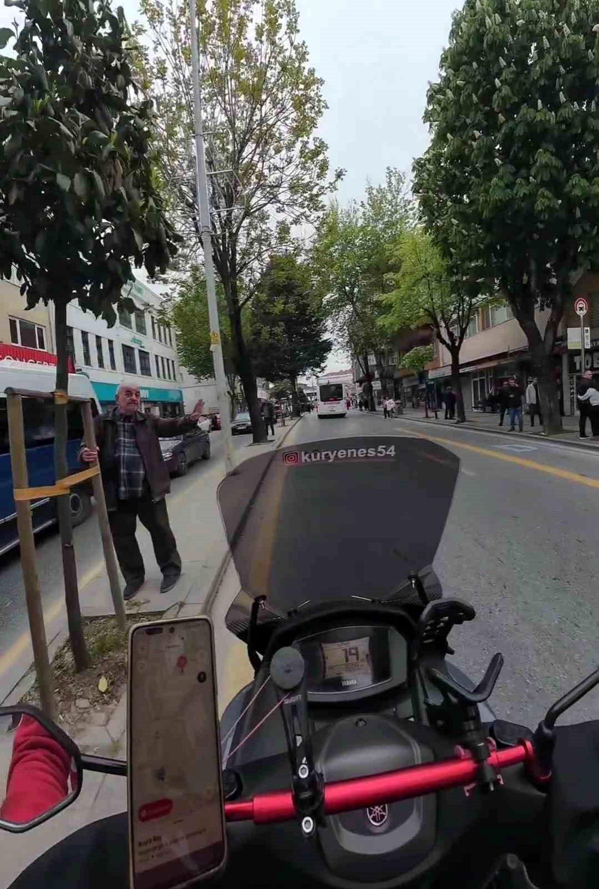 Motosikletli Kurye Depreme Yakalandı: Anbean Kayıt Altına Aldı