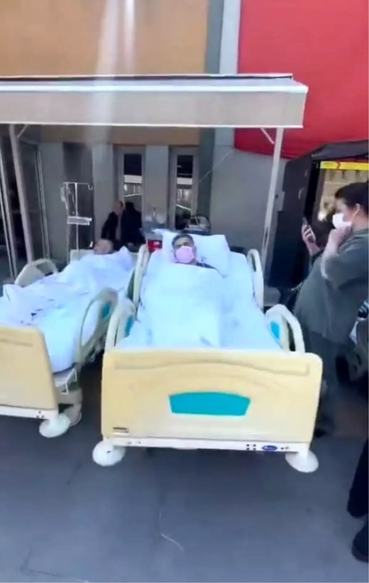 İstanbul'da 6,2 Büyüklüğündeki Depremin Ardından Hastaneler Tahliye Edildi