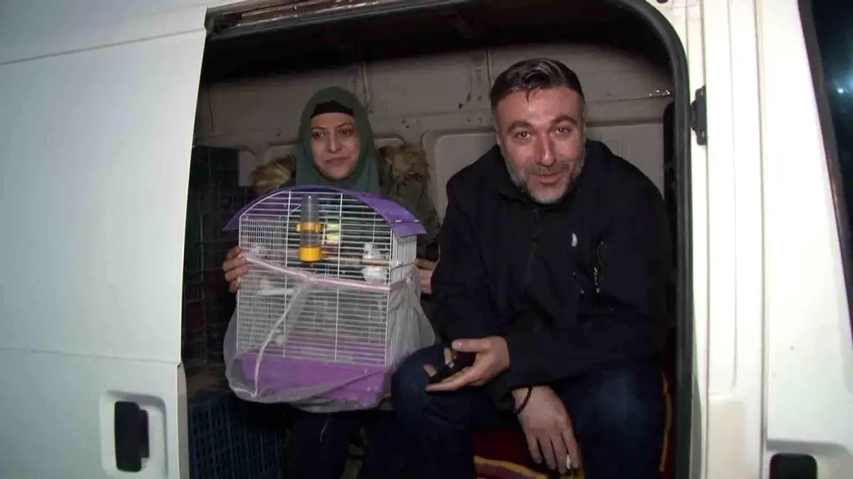 İstanbul'da Deprem Sonrası Parklarda Geceleyen Vatandaşlar