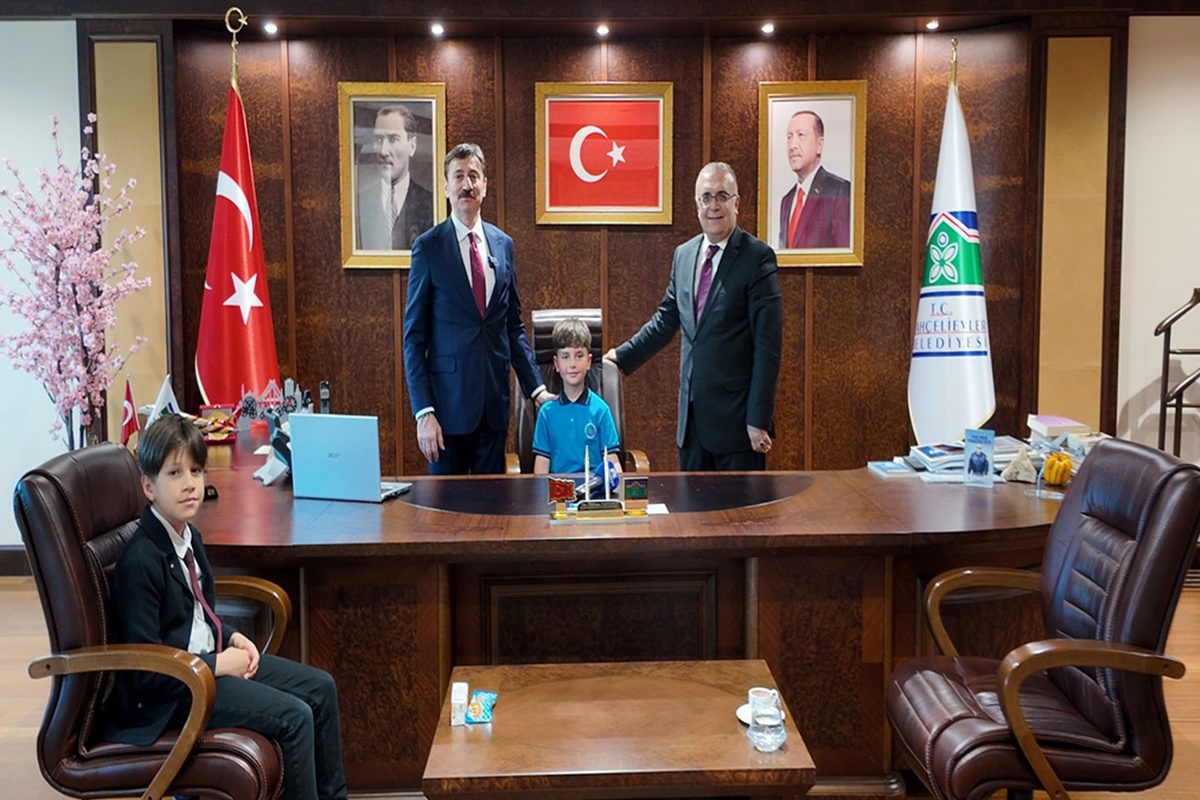 Devir teslim töreninde deprem paniği