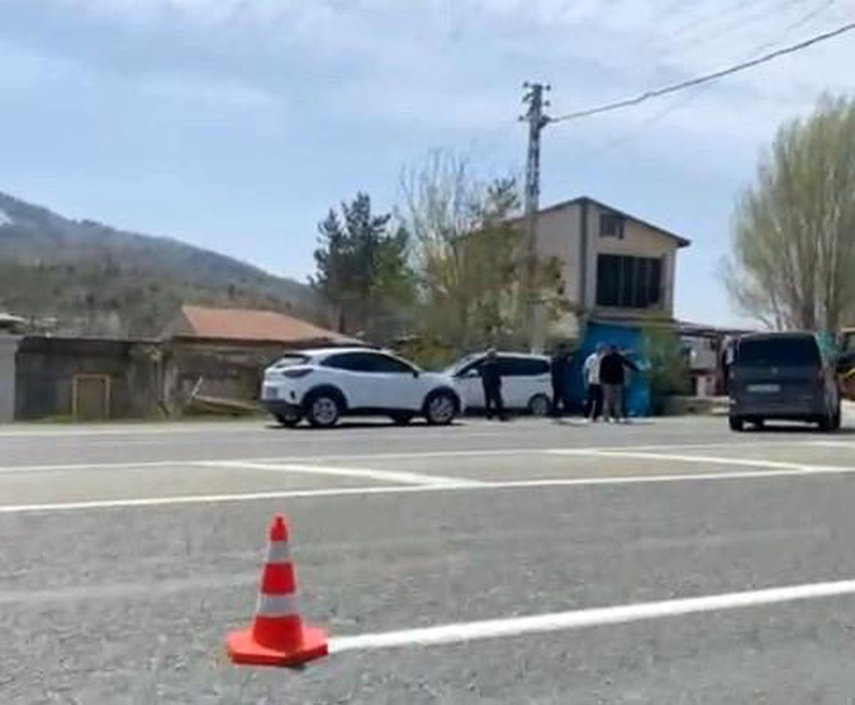 Elazığ'da Ticari Araçlar Çarpıştı: 4 Yaralı