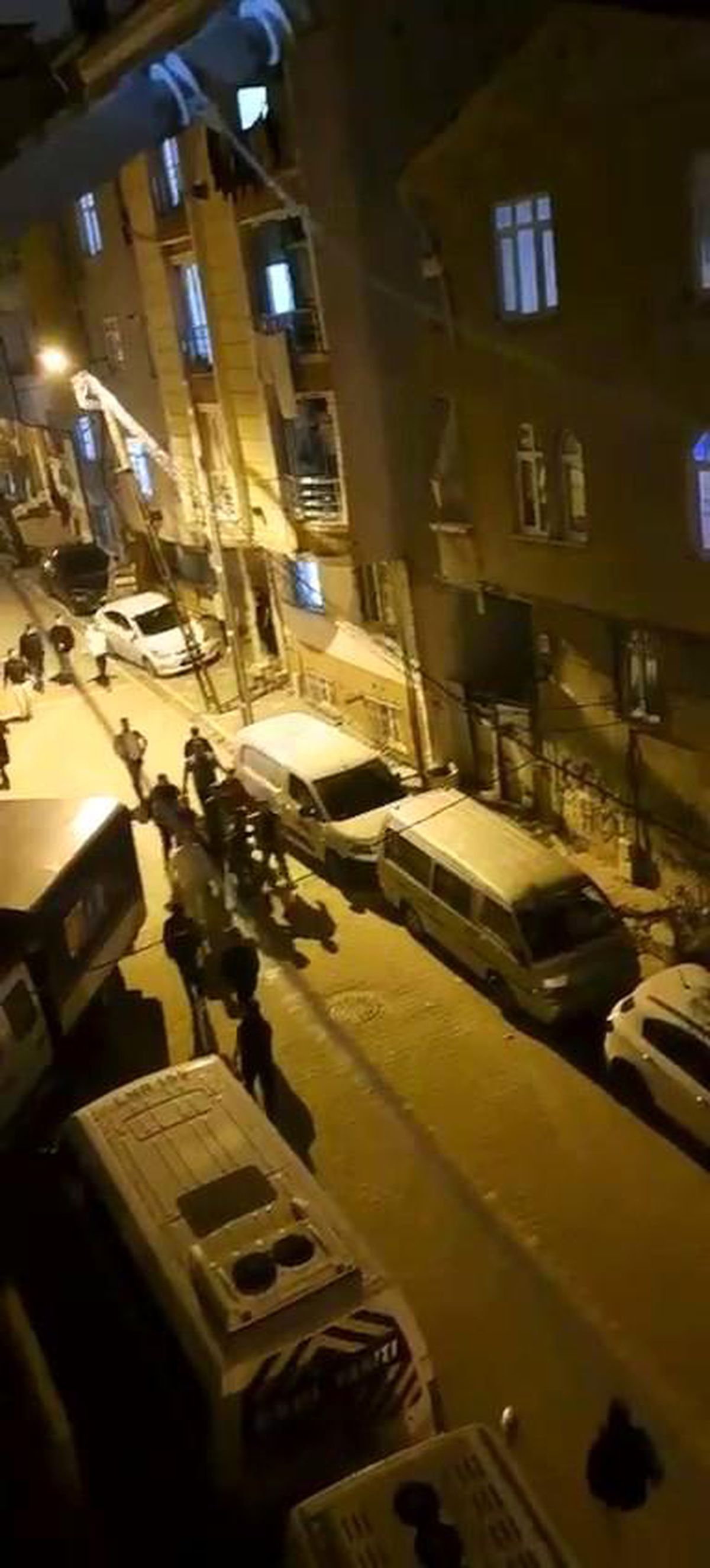 Esenyurt'ta Mahalleli Uyuşturucu Tacirlerini Kovalamaya Çıktı