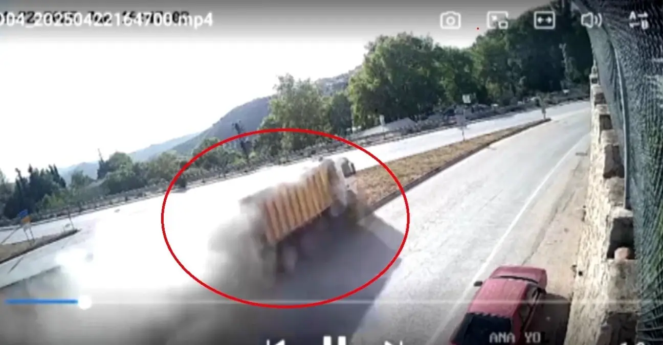 Hatay'da Freni Patlayan Hafriyat Kamyonu Kaza Yaptı: 1 Ölü, 1 Yaralı