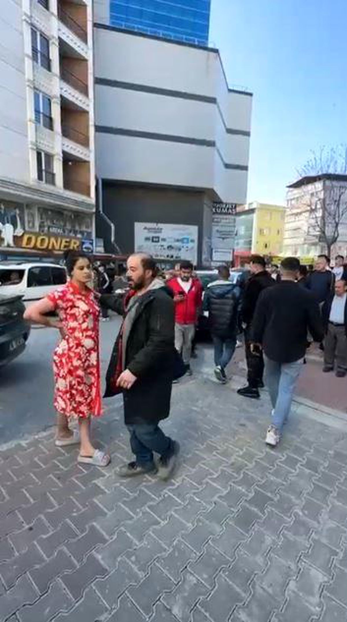 Esenyurt'ta Dolandırıcılık İddiası: Kadın 12 Bin TL'yi Alıp Kaçtı