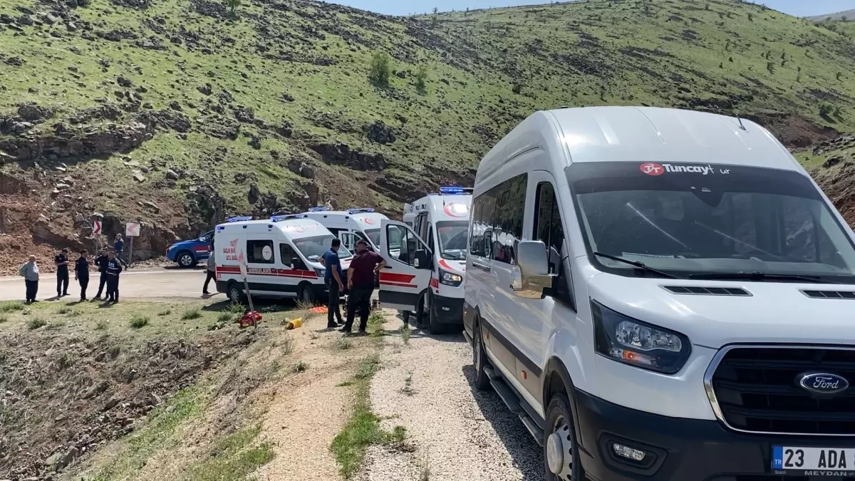Elazığ'da Kaza: 1'i Ağır 4 Yaralı