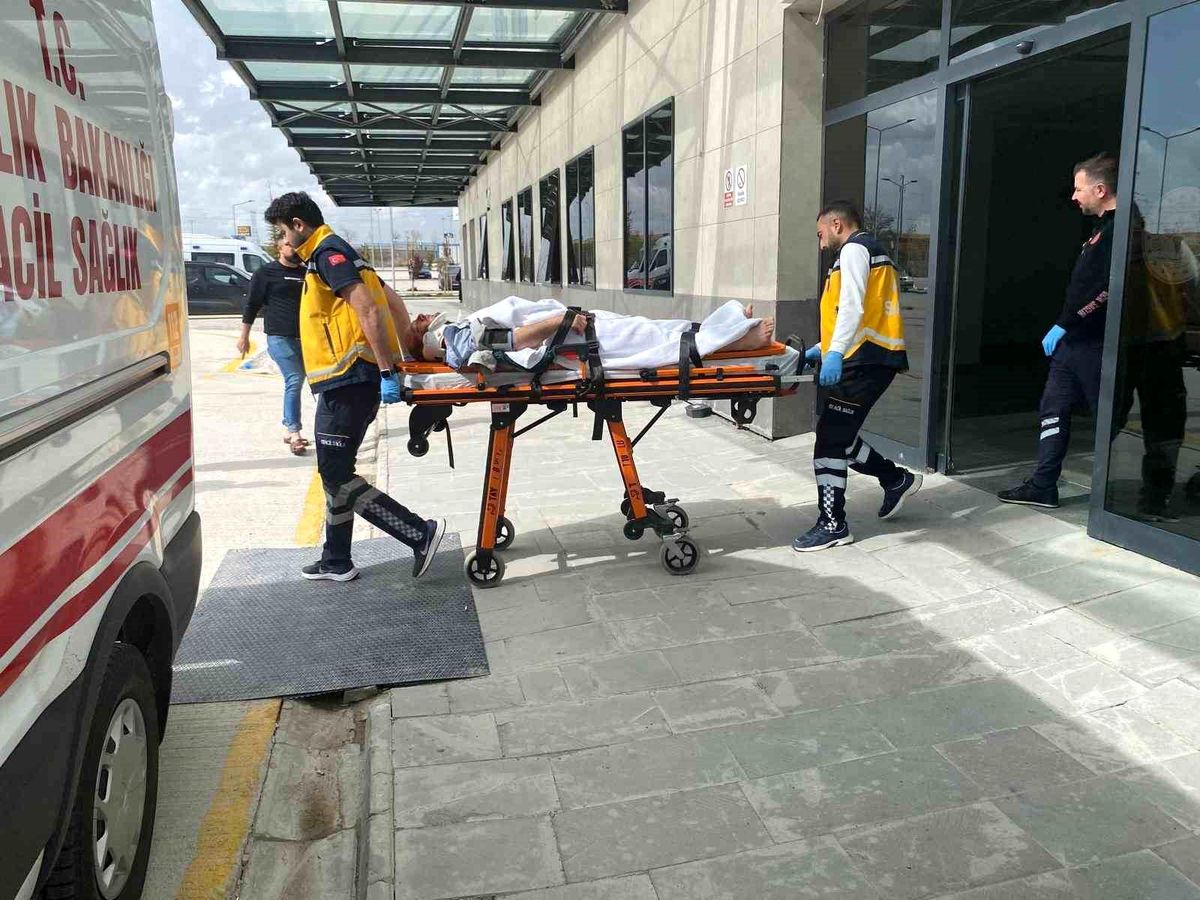 Kulu'da Çatı Ustası Yükseklikten Düşerek Yaralandı