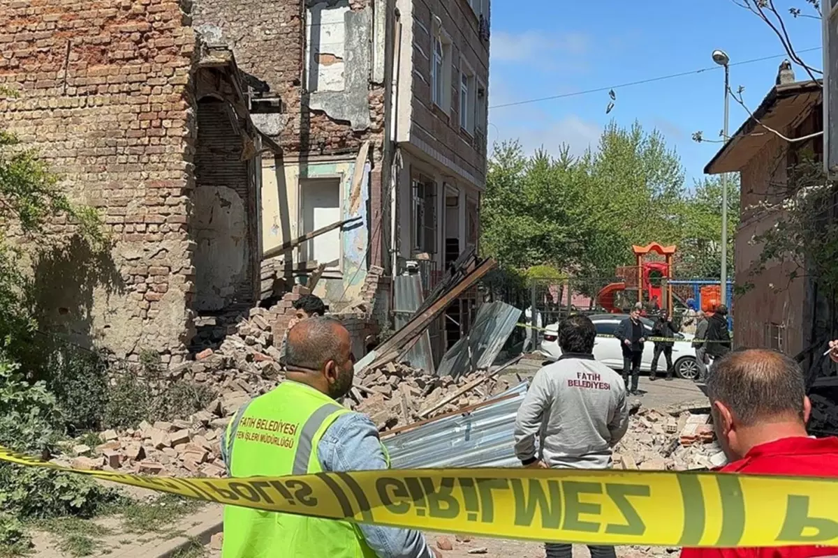 İstanbul'da 6.2 sonrası 127 artçı sarsıntı! 1 bina yıkıldı, 9 ev tahliye edildi