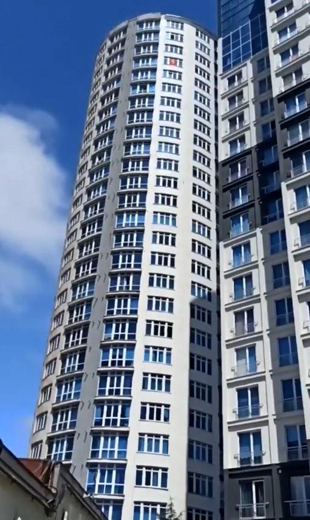 İstanbul'da 6,2 Büyüklüğünde Deprem: Esenyurt'ta Bina Sallandı