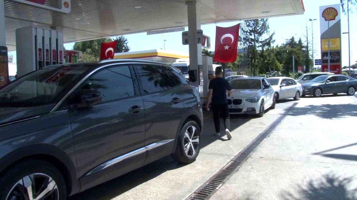 İstanbul'da 6.2 Büyüklüğündeki Deprem Panik Yaratıyor