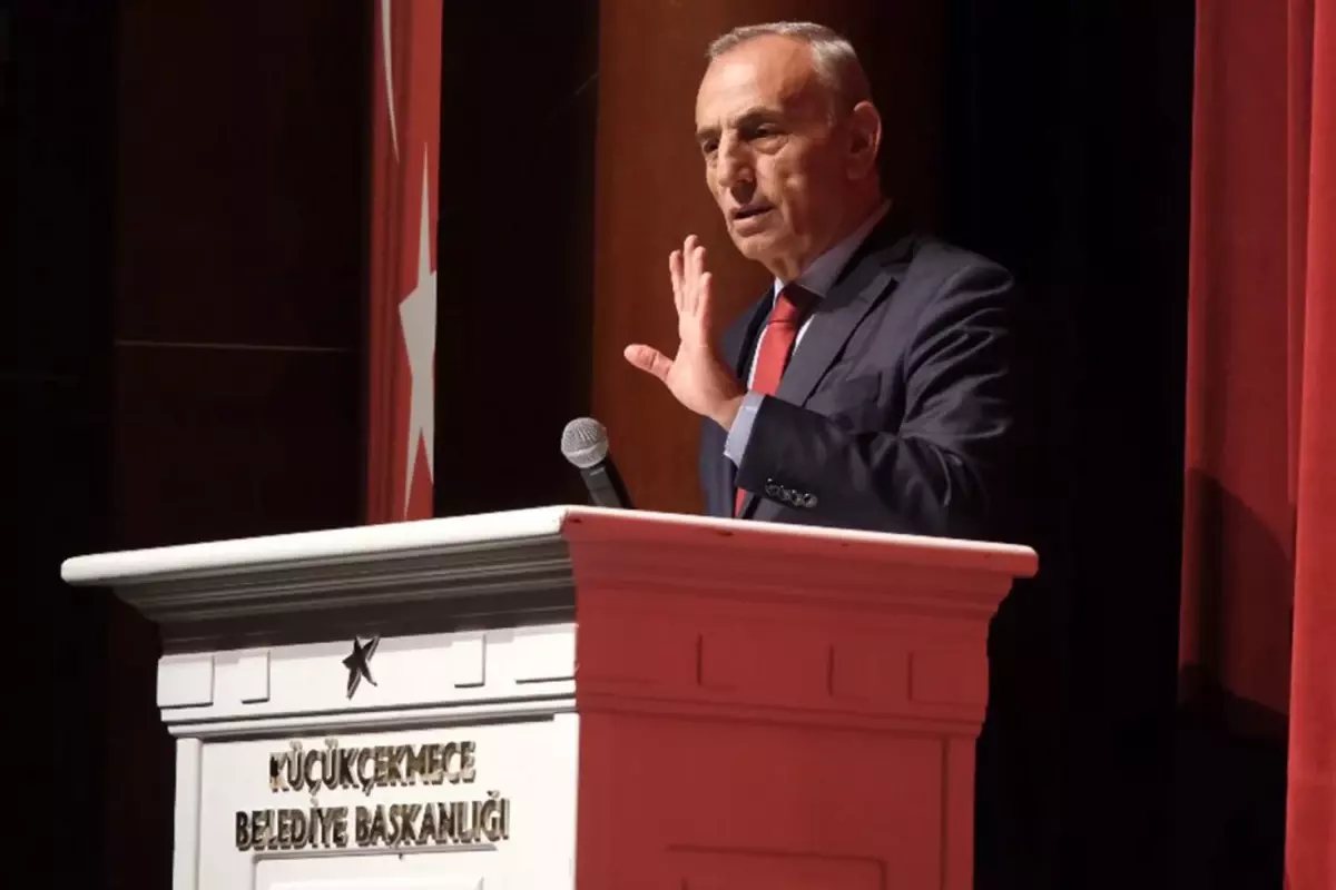 Küçükçekmece Belediye Başkanı depreme program sırasında yakalandı