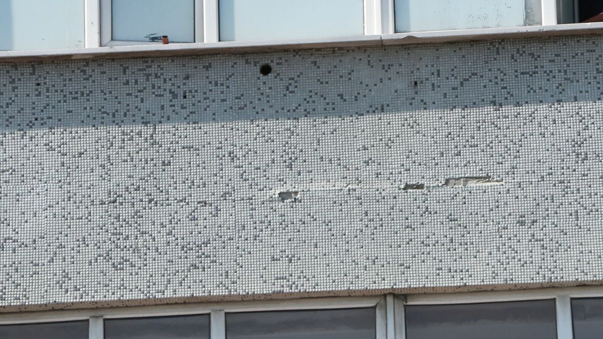 İstanbul'da 6.2 Büyüklüğündeki Deprem, Küçükçekmece'deki İş Hanında Hasara Yol Açtı