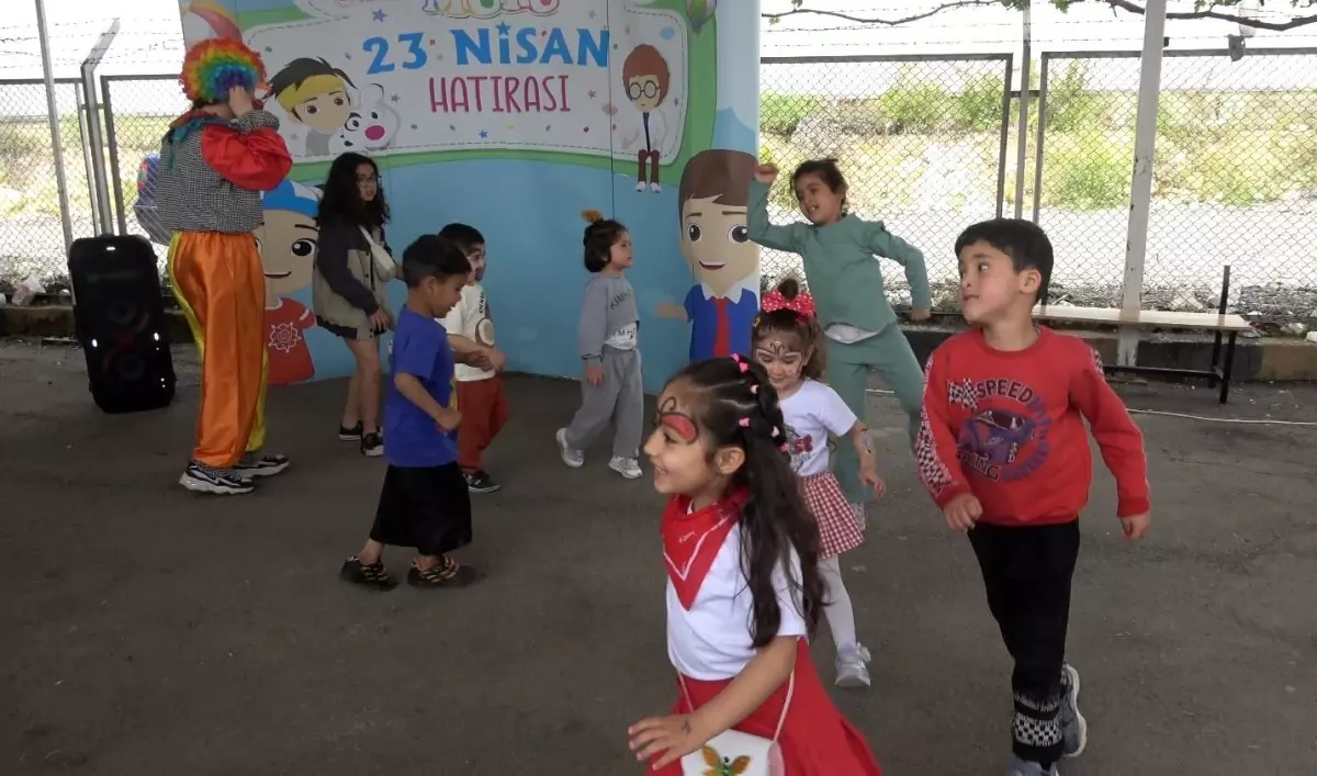 Kilis'te Suriyeli Çocuklara 23 Nisan Eğlencesi
