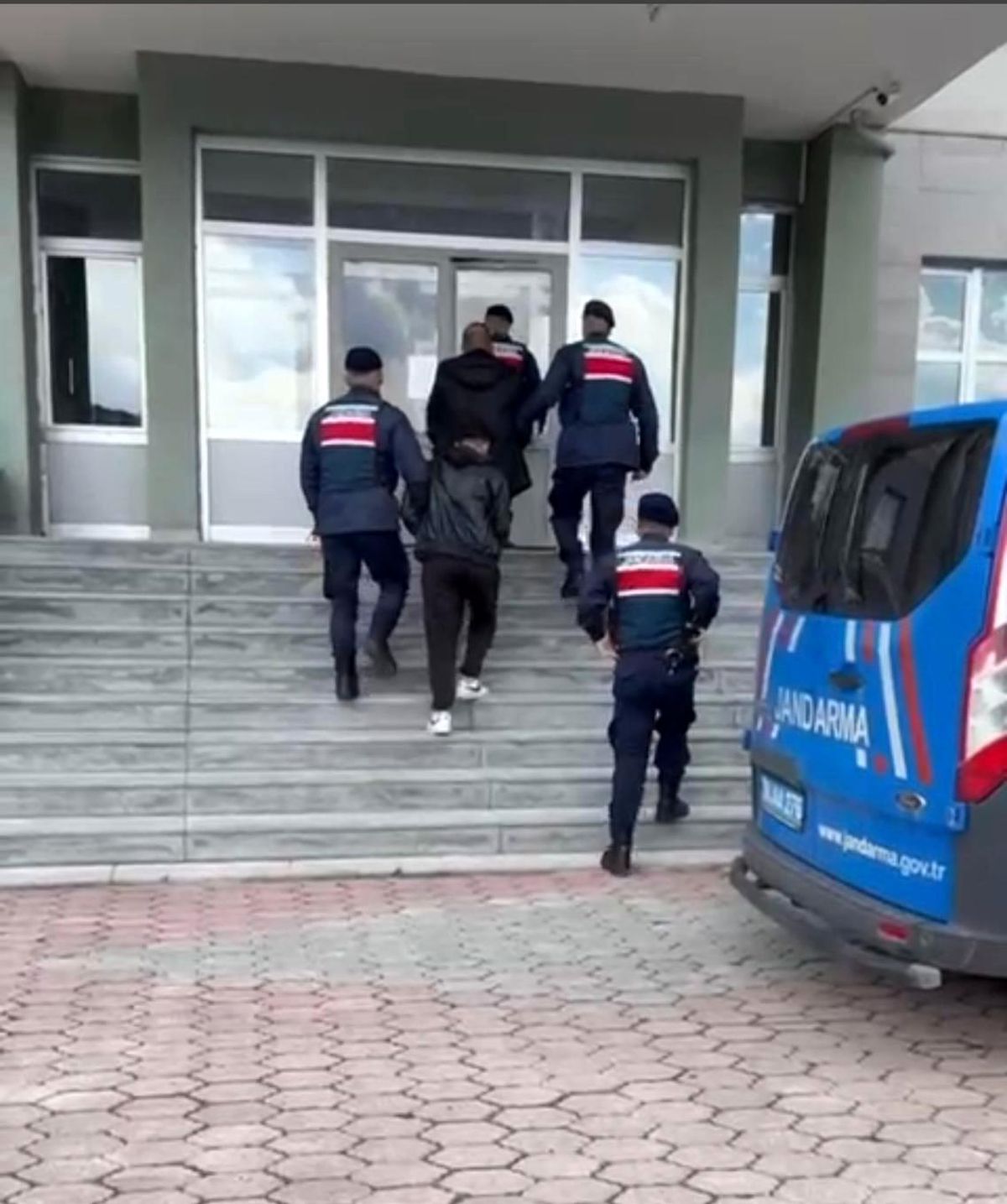 Sivas'ta Göçmen Kaçakçılığı Operasyonu: 3 Tutuklama