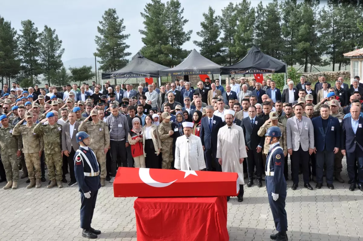 Jandarma Uzman Çavuş Şükrü Taş'ın Cenazesi Memleketinde Toprağa Verildi