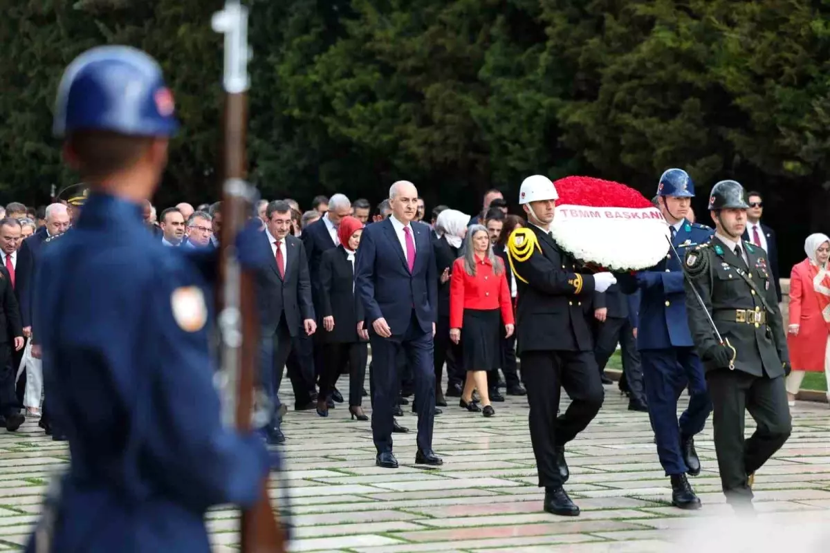 TBMM Başkanı Kurtulmuş ve devlet erkanından 23 Nisan'da Anıtkabir'e ziyaret