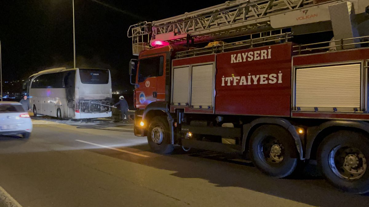Kayseri'de Turist Taşıyan Otobüste Yangın Çıktı