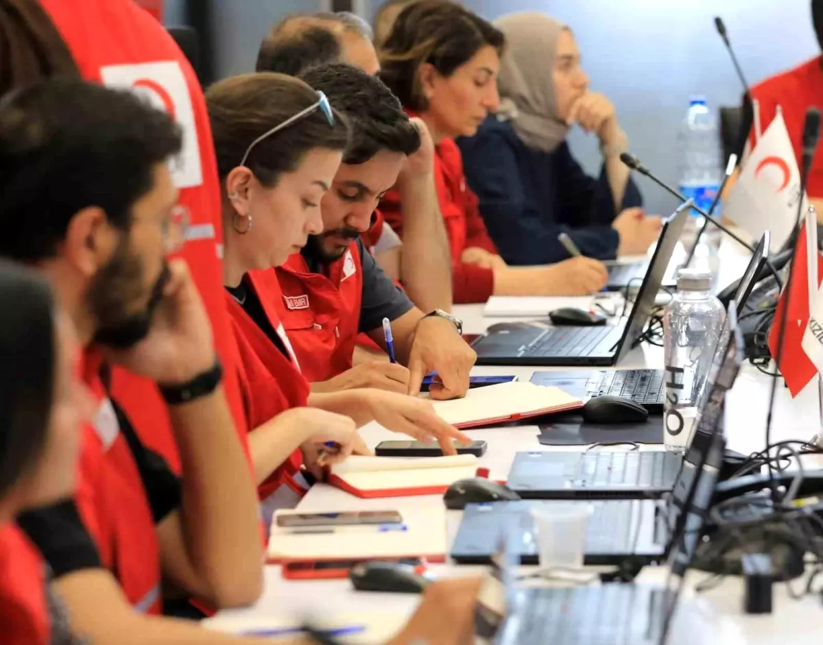 Türk Kızılay, İstanbul'daki Depremzedelere Beslenme Desteği Sağlıyor