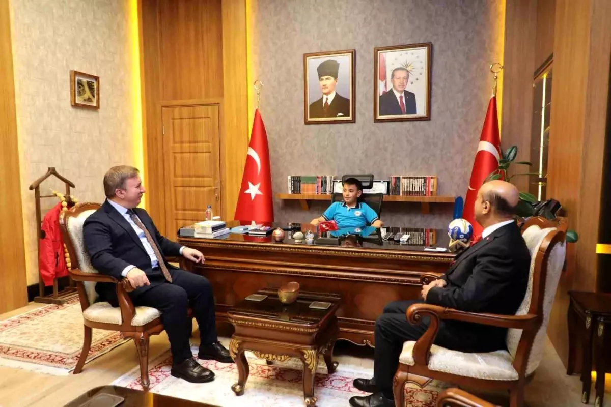 Erzincan Valisi 23 Nisan Bayramı'nda Çocuklara Valilik Makamını Devretti