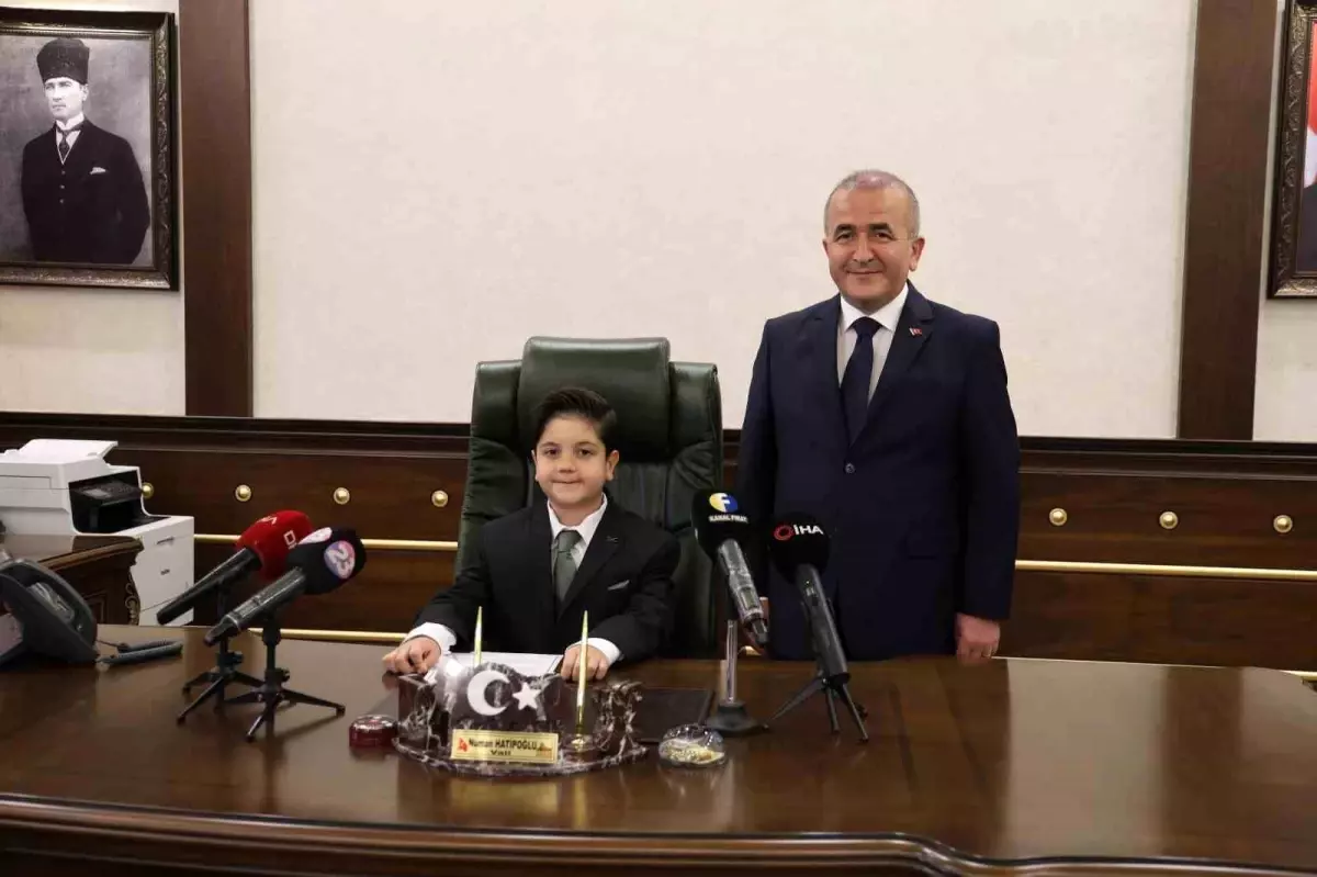 Çocuklar 23 Nisan'da Protokol Makamlarına Oturdu