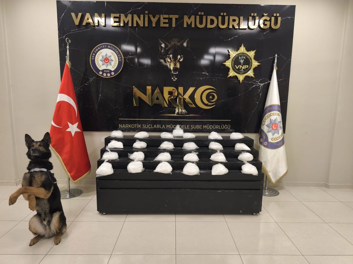 Van'da Uyuşturucu Operasyonu: 25 Kilo Metamfetamin Ele Geçirildi