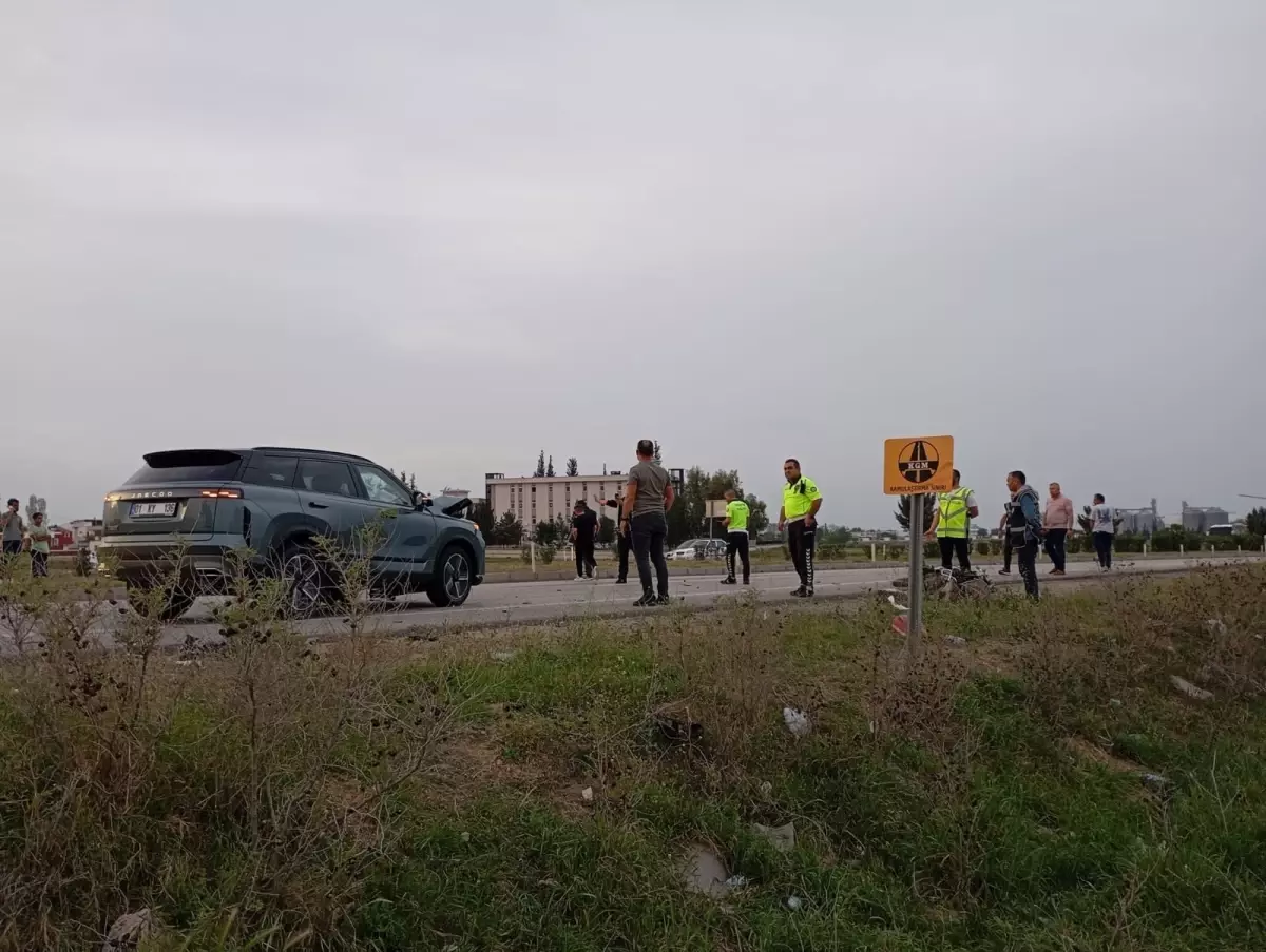 Adana'da Cip ile Motosiklet Çarpıştı: 2 Ağır Yaralı
