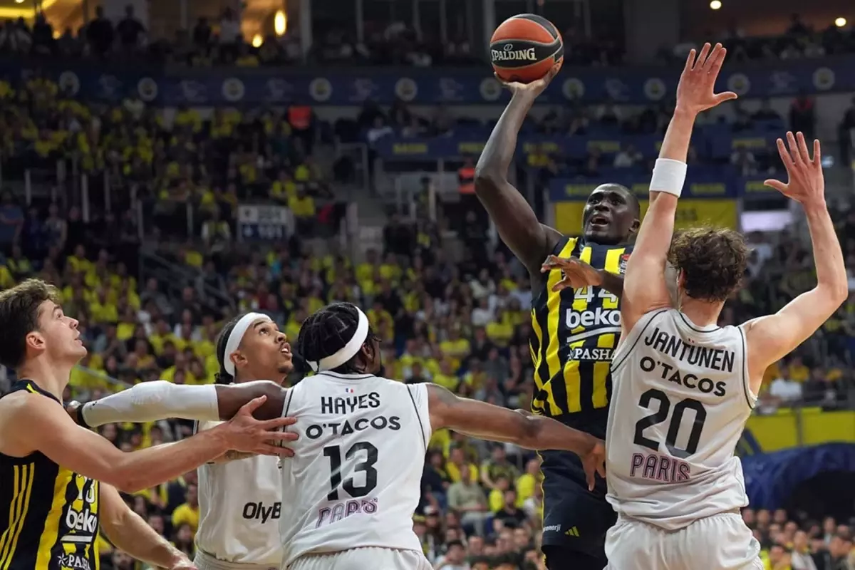 Adım adım Final Four'a! Fenerbahçe Beko, Paris Basket'i 89-72 yendi