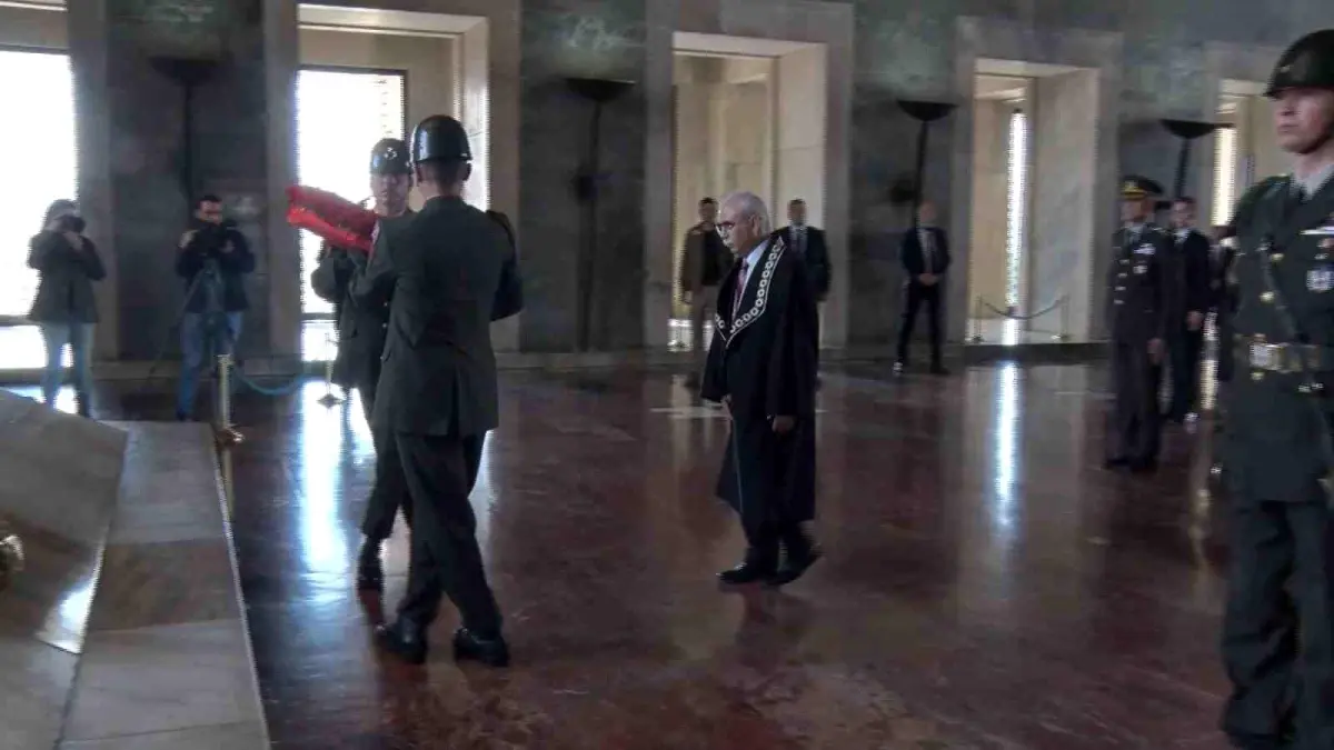 Anayasa Mahkemesi heyeti Anıtkabir'i ziyaret etti