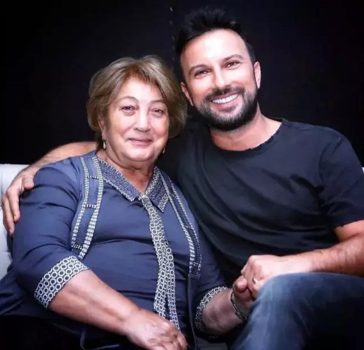 Annesini kaybeden Tarkan'dan duygu dolu paylaşım